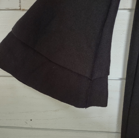 C est. 1946 ruffle flare sleeves - Picture 2 of 5